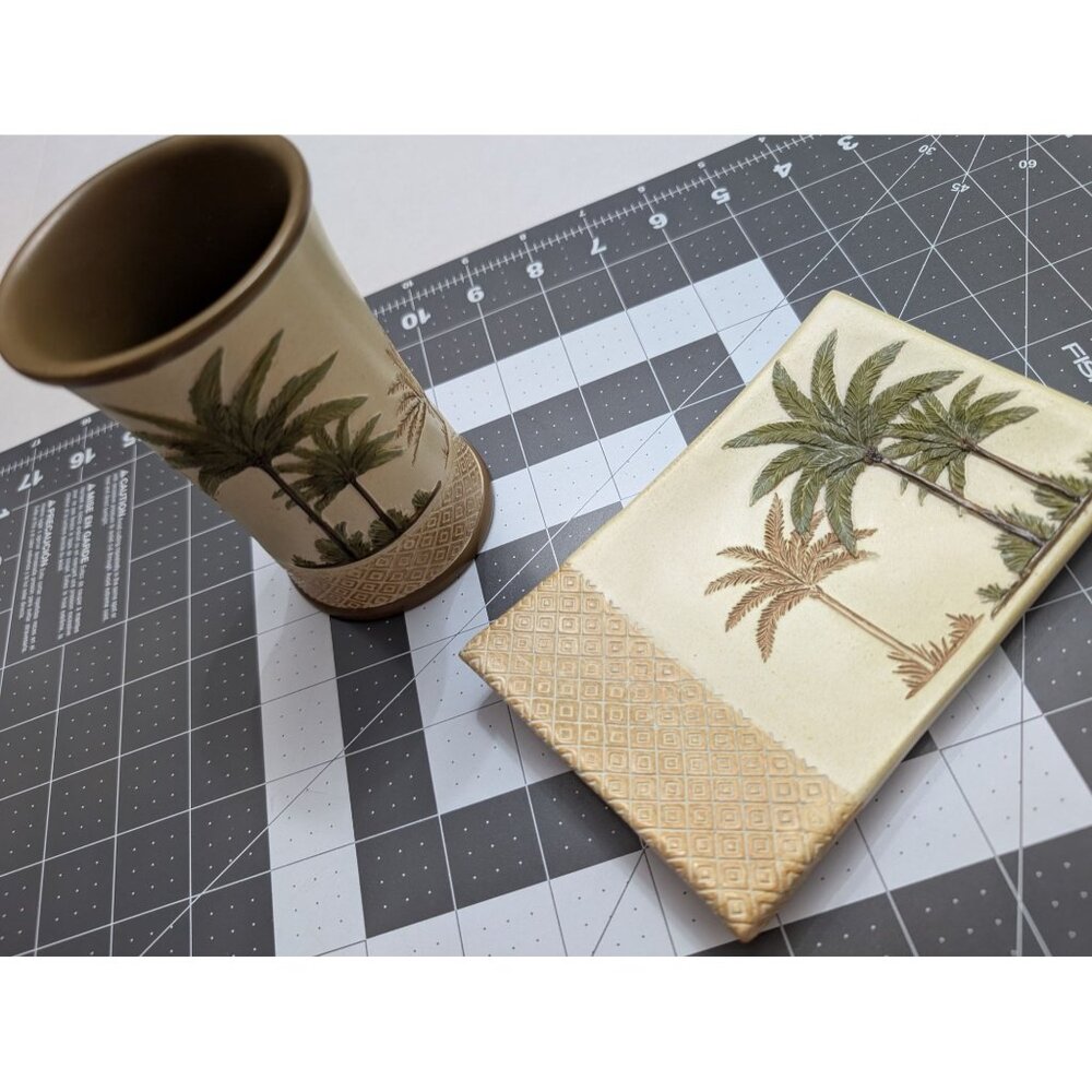 Saturday Knight Bathroom Palm Trees Beth Yarbrough Cup & soap holder lot‎ 2